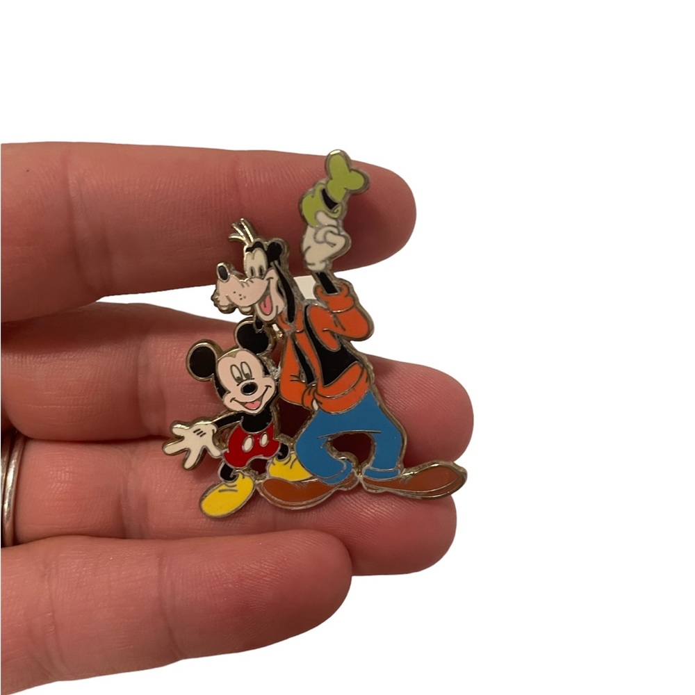 Disney Mickey and goofy pals collector pin